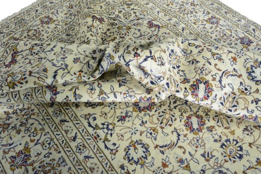 Surface texture of 2000s Kashan rug with natural Wool and intricate pattern