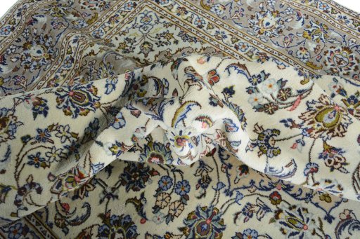 Surface texture of 2000s Kashan rug with natural Wool and intricate pattern