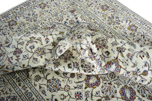 Surface texture of 2000s Kashan rug with natural Wool and intricate pattern