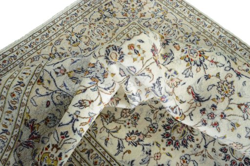 Surface texture of 2000s Kashan rug with natural Wool and intricate pattern