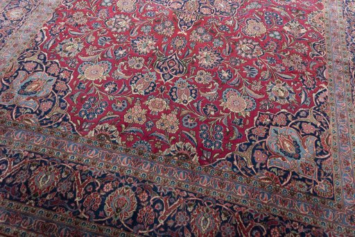 Close-up detail of 1930s Kashan rug from Iran / Persia showing Cork weave