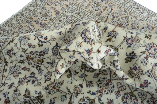 Surface texture of 2000s Kashan rug with natural Wool and intricate pattern