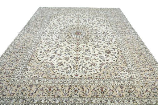 Surface texture of 2000s Kashan rug with natural Wool and intricate pattern