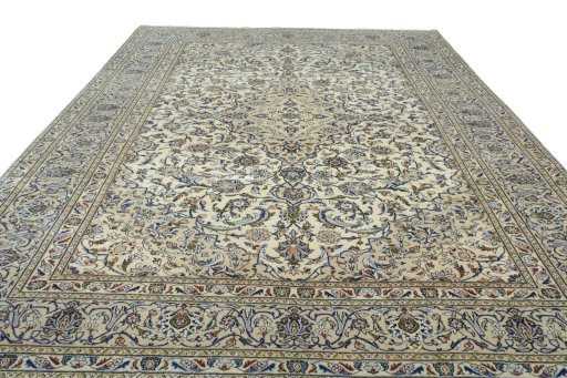 Surface texture of 2000s Kashan rug with natural Wool and intricate pattern