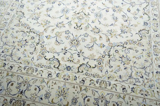 Close-up detail of New Kashan rug from Iran / Persia showing Wool weave