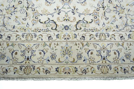 Full view of New Kashan rug from Iran / Persia, 293 × 198 cm in Beige tones