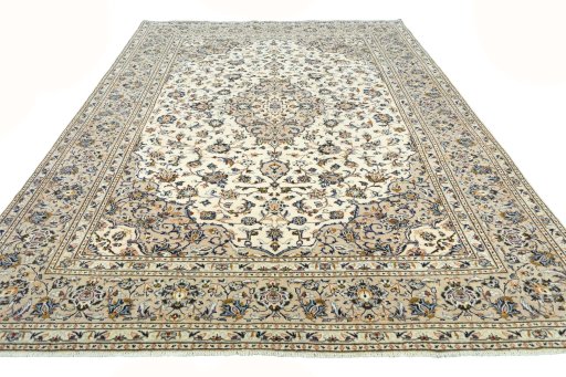 Surface texture of 2000s Kashan rug with natural Wool and intricate pattern