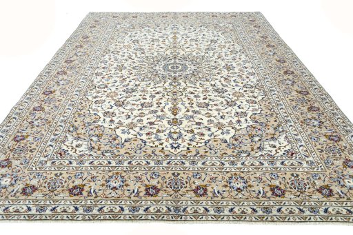 Surface texture of 2000s Kashan rug with natural Wool and intricate pattern