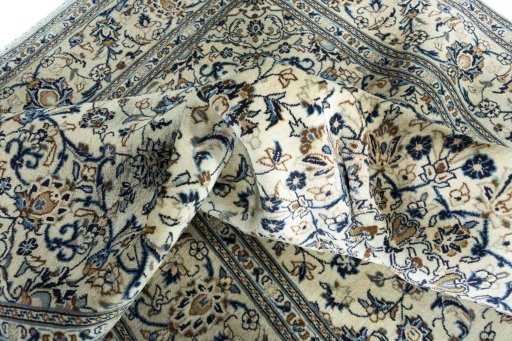 Surface texture of 2000s Kashan rug with natural Wool and intricate pattern