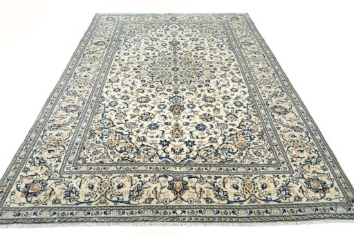 Surface texture of 2000s Kashan rug with natural Wool and intricate pattern