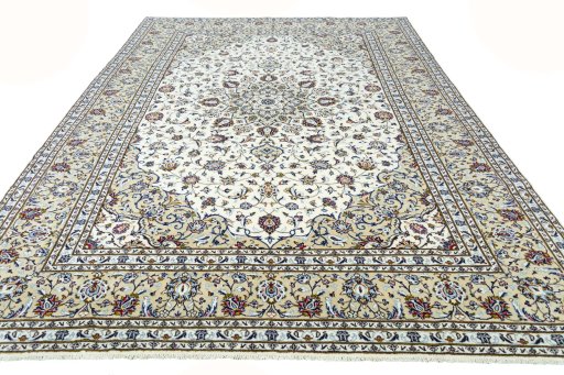 Surface texture of 2000s Kashan rug with natural Wool and intricate pattern