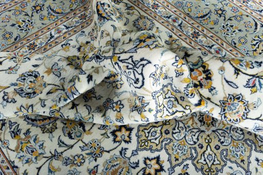 Surface texture of 2000s Kashan rug with natural Wool and intricate pattern