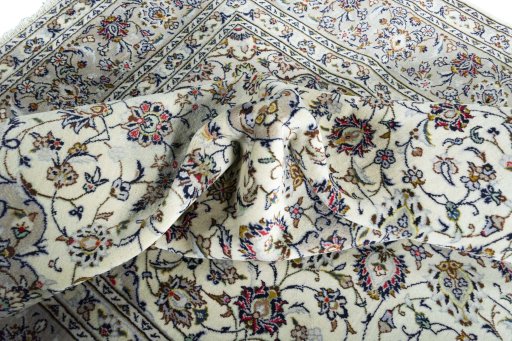 Surface texture of 2000s Kashan rug with natural Wool and intricate pattern