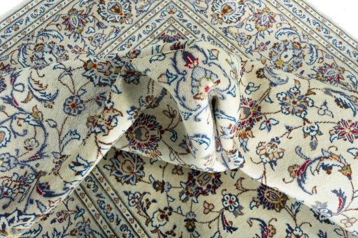 Surface texture of 2000s Kashan rug with natural Wool and intricate pattern