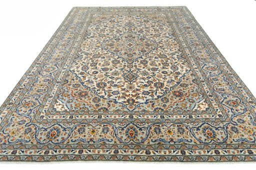 Surface texture of 2000s Kashan rug with natural Wool and intricate pattern