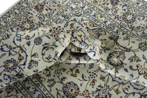 Surface texture of 2000s Kashan rug with natural Wool and intricate pattern