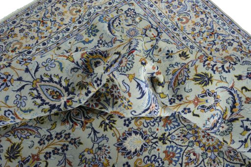 Surface texture of 2000s Kashan rug with natural Wool and intricate pattern