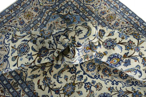 Surface texture of 2000s Kashan rug with natural Wool and intricate pattern