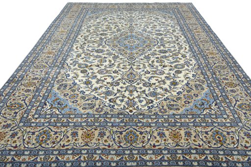Surface texture of 2000s Kashan rug with natural Wool and intricate pattern