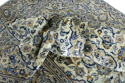 Surface texture of 2000s Kashan rug with natural Wool and intricate pattern