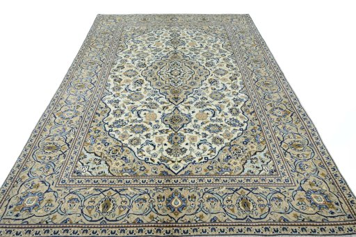 Surface texture of 2000s Kashan rug with natural Wool and intricate pattern