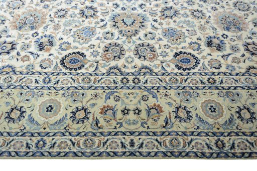 Corner detail of 1950s Kashan rug showing border pattern and Wool pile