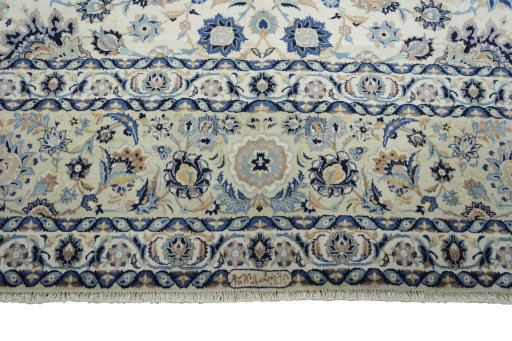 Full view of 1950s Kashan rug from Iran / Persia, 455 × 340 cm in Beige tones