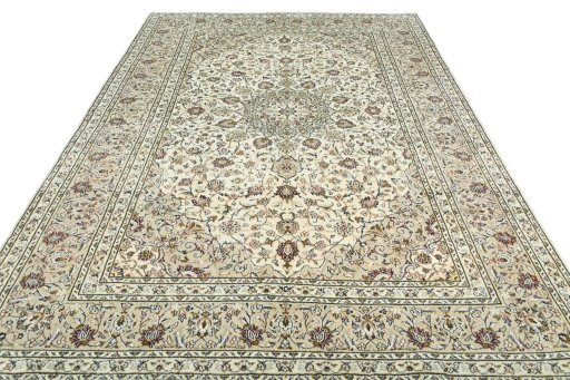 Surface texture of 2000s Kashan rug with natural Wool and intricate pattern
