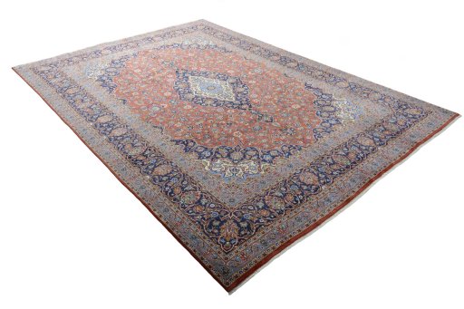 Close-up detail of New Kashan rug from Iran / Persia showing Cork weave