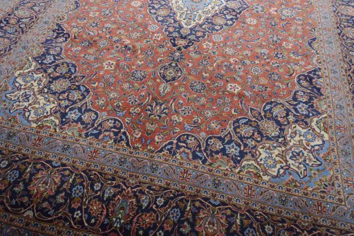 Close-up detail of New Kashan rug from Iran / Persia showing Cork weave