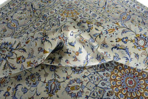 Surface texture of 2000s Kashan rug with natural Wool and intricate pattern