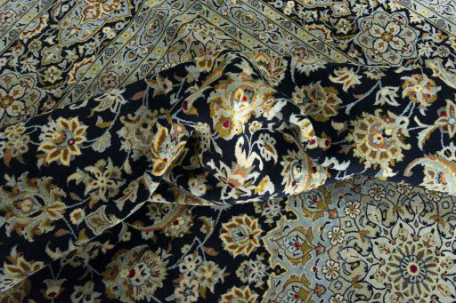 Surface texture of 2000s Kashan rug with natural Wool and intricate pattern
