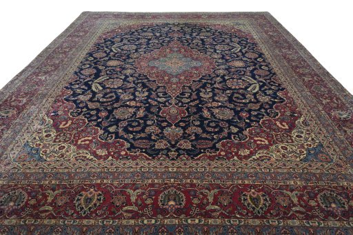 Surface texture of 1930s Kashan rug with natural Wool and intricate pattern