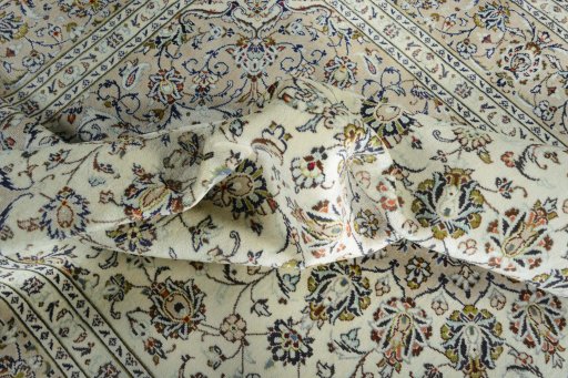 Surface texture of 2000s Kashan rug with natural Wool and intricate pattern
