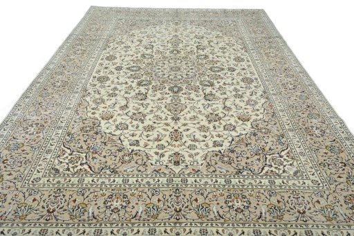 Surface texture of 2000s Kashan rug with natural Wool and intricate pattern