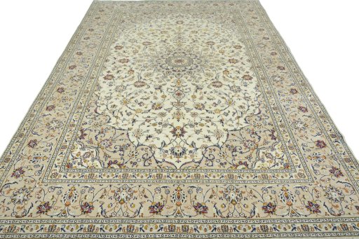Surface texture of 2000s Kashan rug with natural Wool and intricate pattern