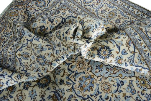 Surface texture of 2000s Kashan rug with natural Wool and intricate pattern
