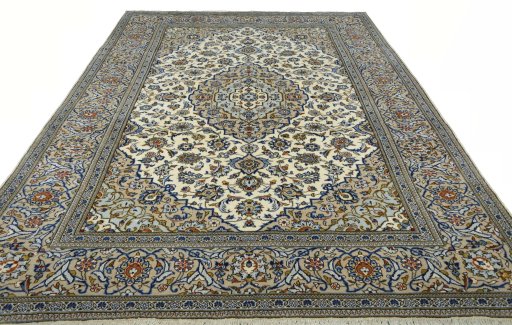 Surface texture of 2000s Kashan rug with natural Wool and intricate pattern