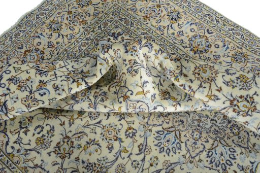 Surface texture of 2000s Kashan rug with natural Wool and intricate pattern