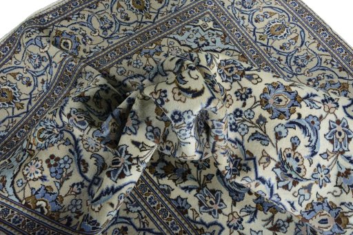 Surface texture of 2000s Kashan rug with natural Wool and intricate pattern