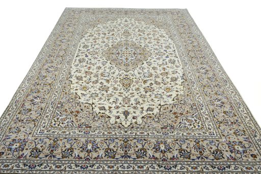 Surface texture of 2000s Kashan rug with natural Wool and intricate pattern