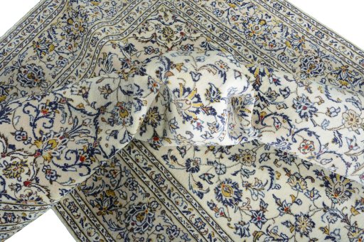 Surface texture of 2000s Kashan rug with natural Wool and intricate pattern