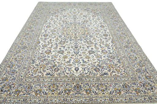Surface texture of 2000s Kashan rug with natural Wool and intricate pattern