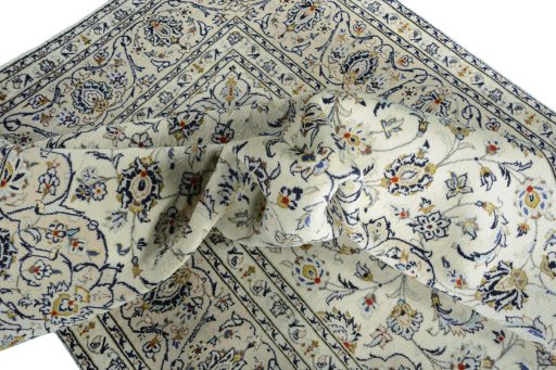 Surface texture of 2000s Kashan rug with natural Wool and intricate pattern