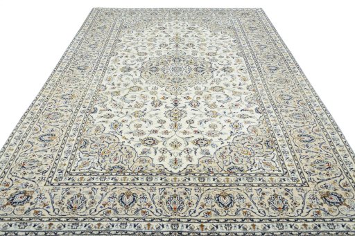 Surface texture of 2000s Kashan rug with natural Wool and intricate pattern