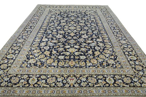 Surface texture of 2000s Kashan rug with natural Wool and intricate pattern
