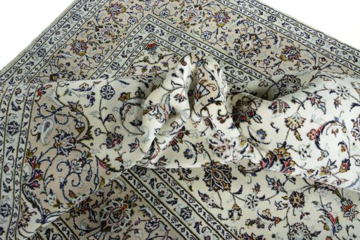 Surface texture of 2000s Kashan rug with natural Wool and intricate pattern
