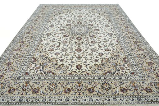 Surface texture of 2000s Kashan rug with natural Wool and intricate pattern