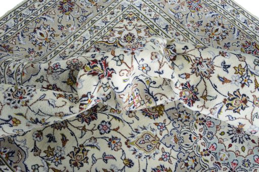 Surface texture of 2000s Kashan rug with natural Wool and intricate pattern