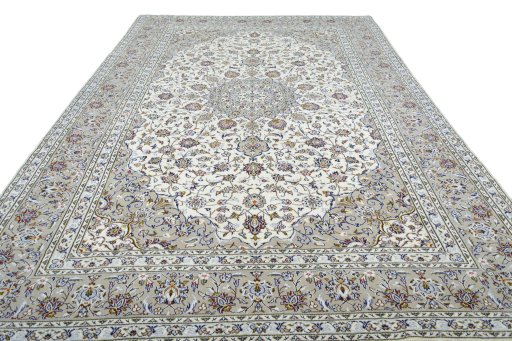 Surface texture of 2000s Kashan rug with natural Wool and intricate pattern